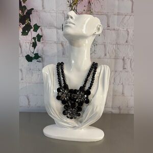 High end European made Elegant Black Floral Necklace🖤🖤